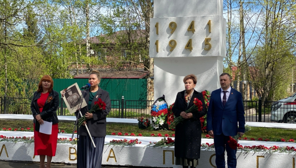 Торжественно-траурная церемония возложения цветов на Металлостроевском воинском захоронении.